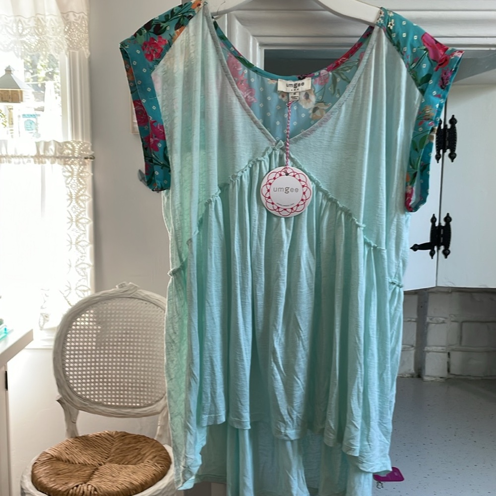 New, Umgee light tank with floral back at neck detail - Picture 5 of 6